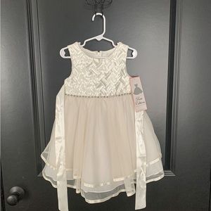 Toddler formal dress NWT Toddler Size 3t off white/ivory color